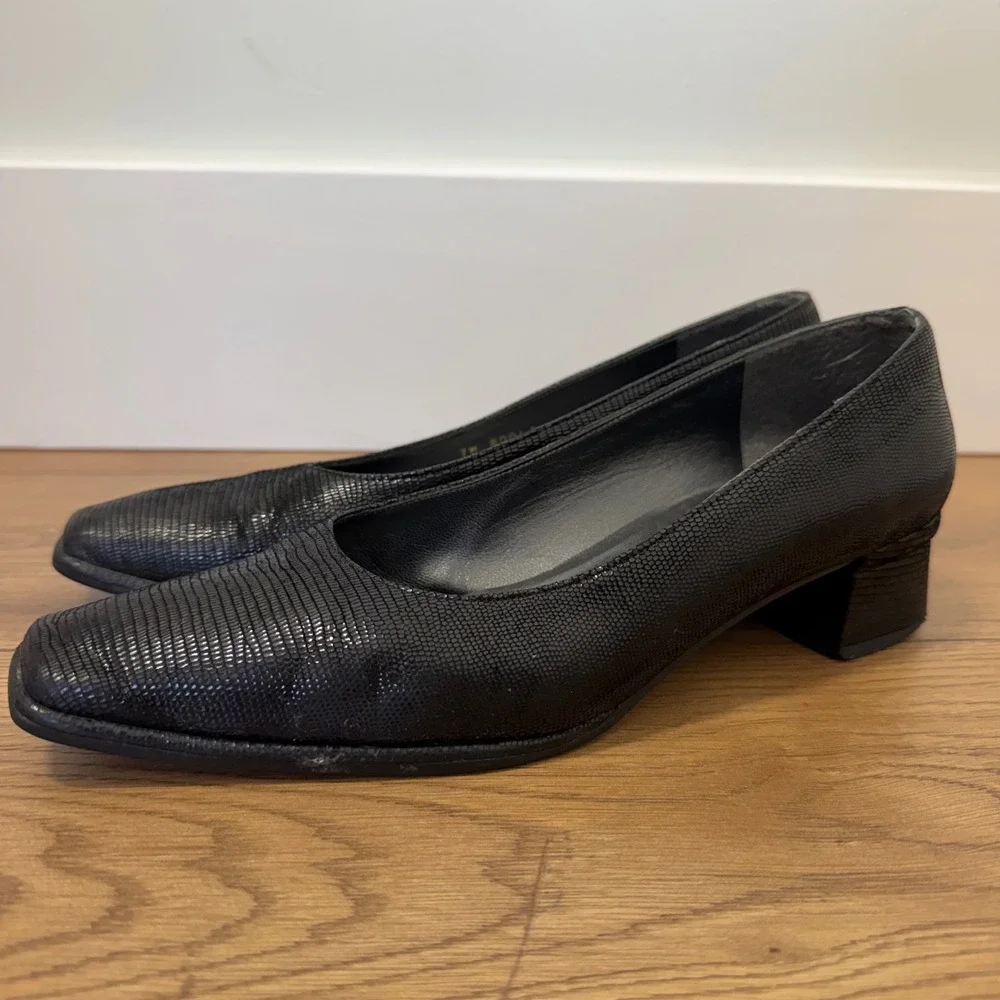 Stuart Weitzman Pumps 8.5 Black Lizard Embossed Square Toe Low Block Heel